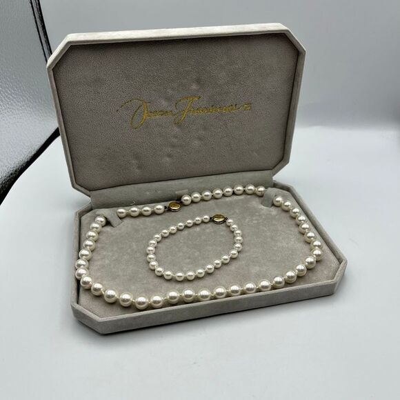 Woman’s Brand new ocean treasure 14k faux Pearl Necklace and bracelet set - Picture 6 of 12